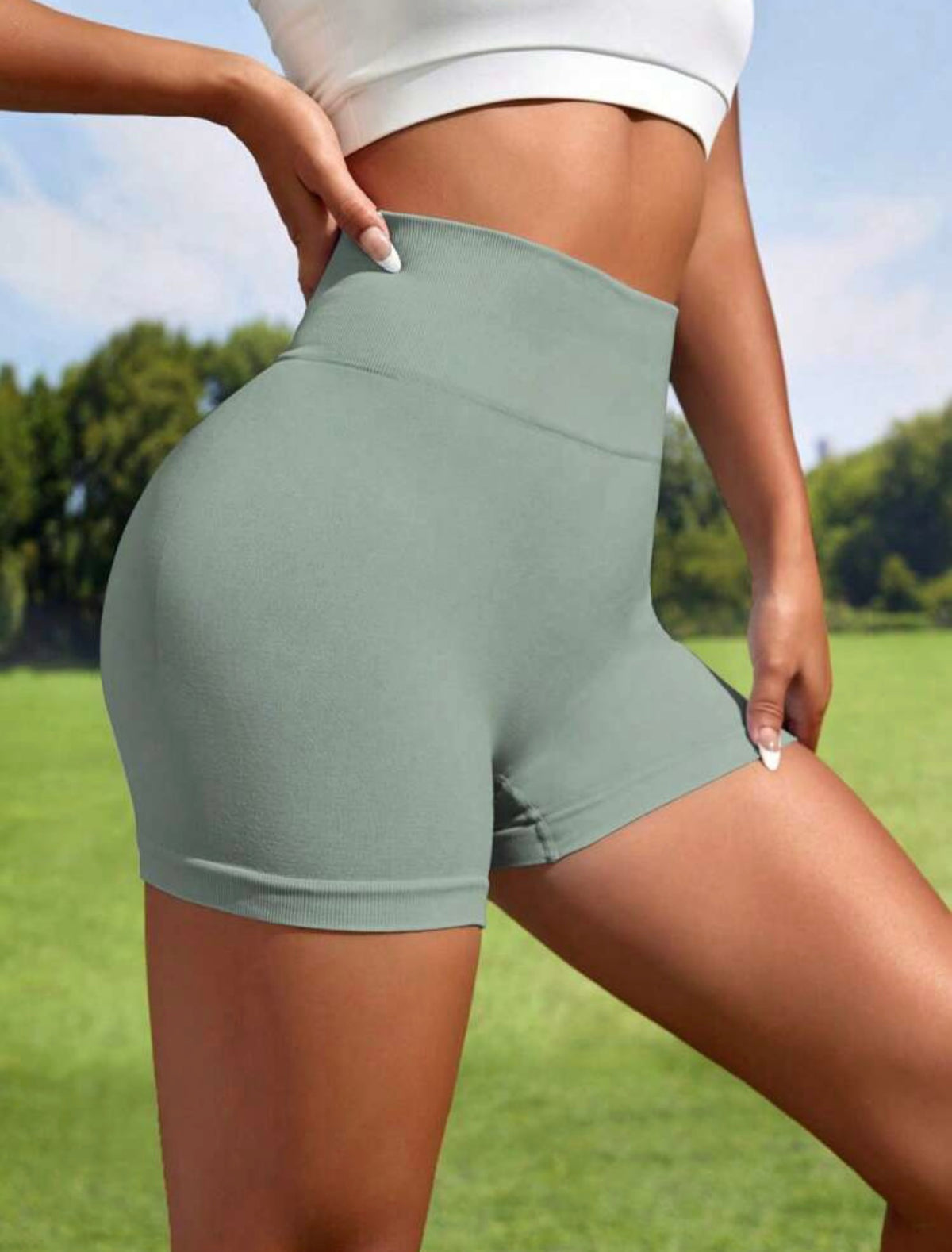 Shorts deportivo unicolor con control de abdomen y efecto push up