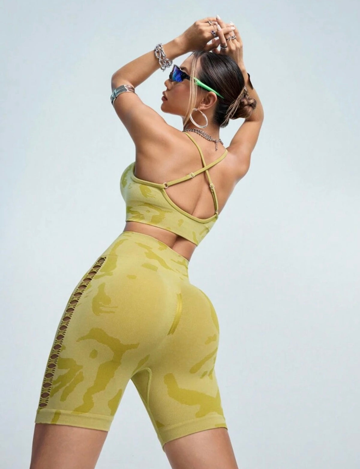 Set deportivo en short control de abdomen y efecto push up