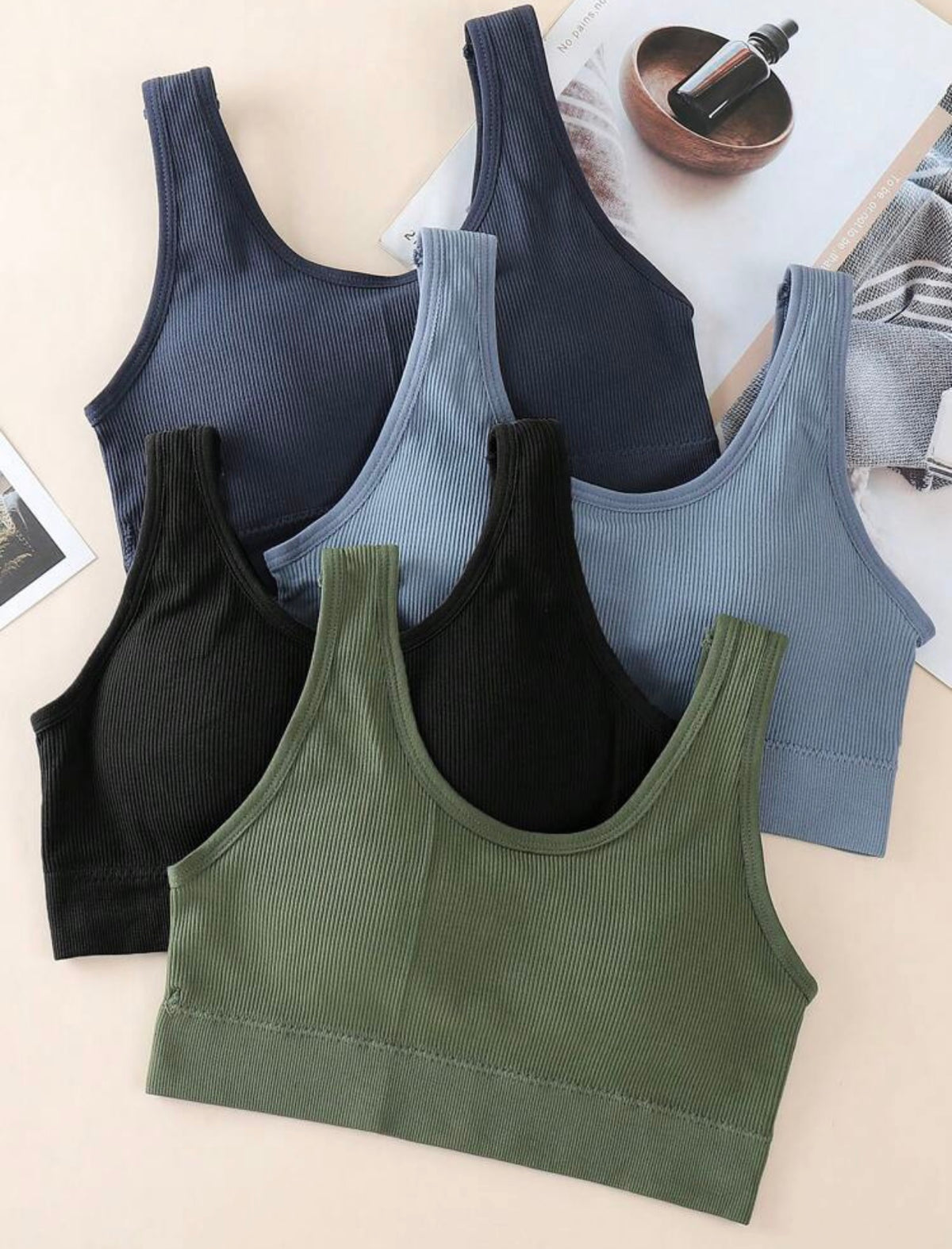 CROP TOP CON COPA REMOVIBLE