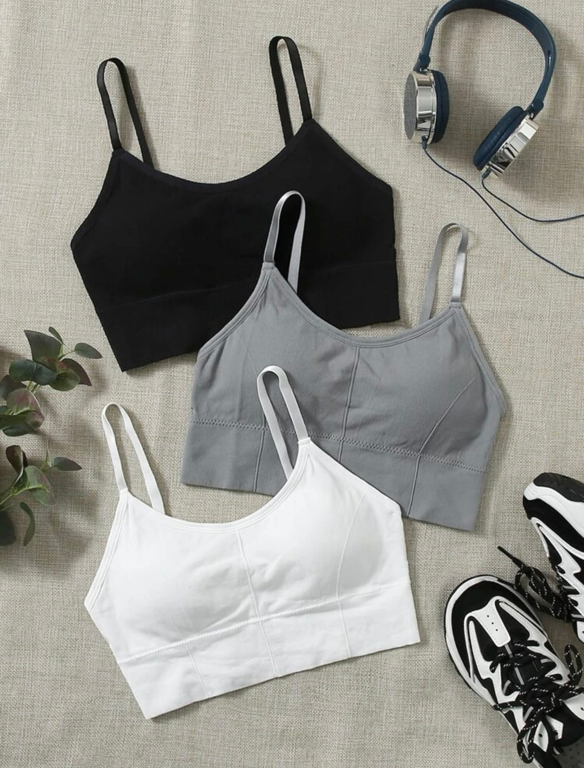 CROP TOP CON COPA REMOVIBLE