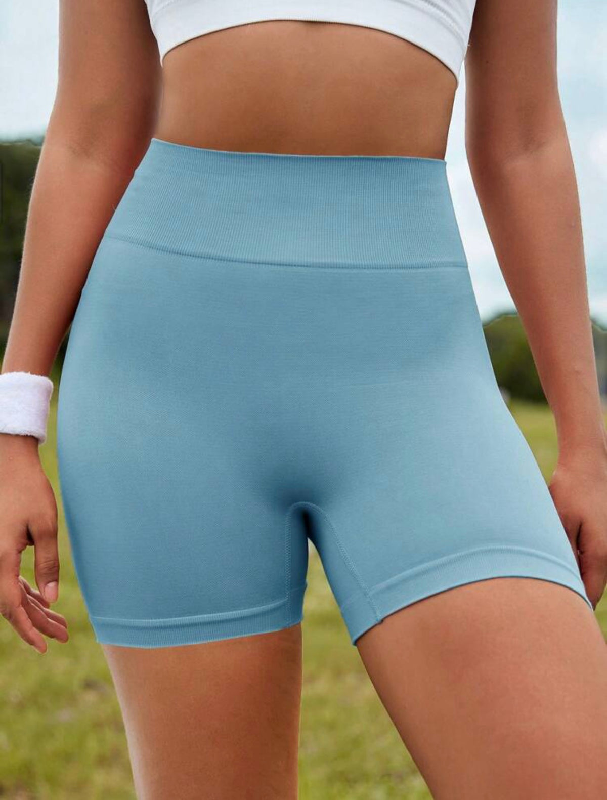 Shorts deportivo unicolor con control de abdomen y efecto push up